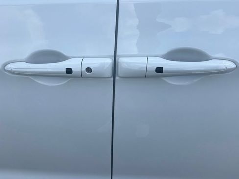Certified 2023 Chrysler Pacifica Touring-L FWD image 13