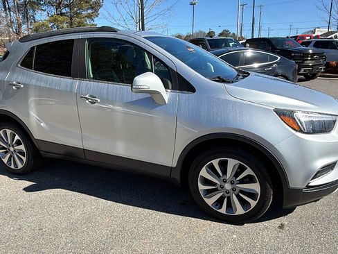 Used 2018 Buick Encore Preferred image 5