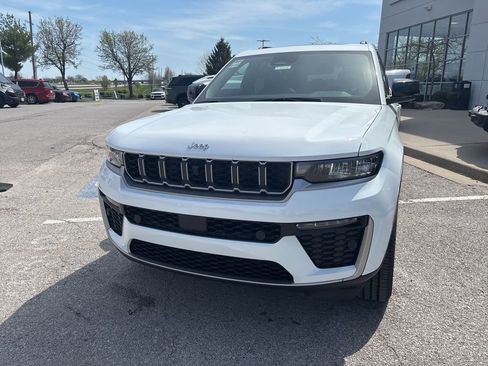 New 2026 Jeep Grand Cherokee L Limited AWD/4WD image 11