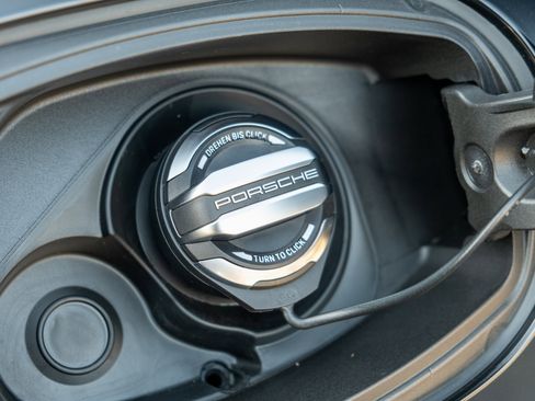 Certified 2024 Porsche Cayenne image 41