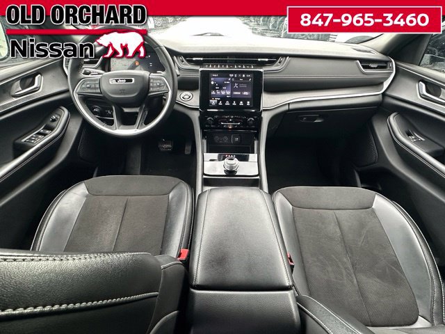 Used 2023 Jeep Grand Cherokee Altitude AWD/4WD image 17