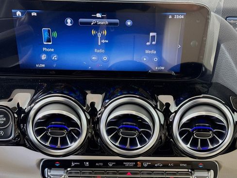 New 2025 Mercedes-Benz GLA 250 image 12