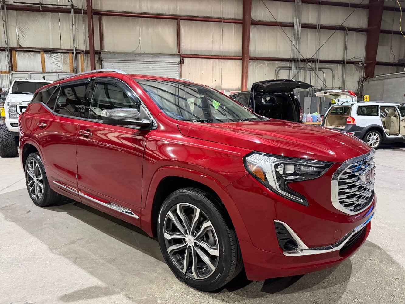Used 2018 GMC Terrain Denali w/ Comfort Package FWD image 2