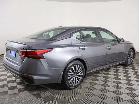 Used 2023 Nissan Altima 2.5 SV w/ SV Premium Package FWD image 11
