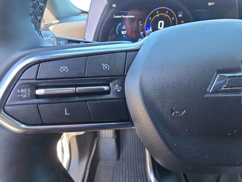 Used 2025 Chevrolet Equinox ACTIV FWD image 18