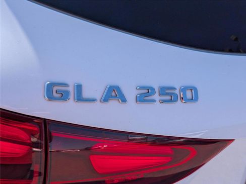Used 2025 Mercedes-Benz GLA 250 image 9