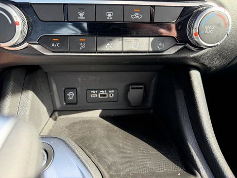 Used 2024 Nissan Sentra SV FWD image 63
