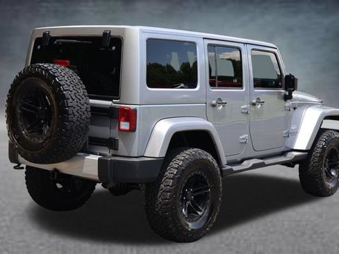 Used 2015 Jeep Wrangler Unlimited Sahara AWD/4WD image 3