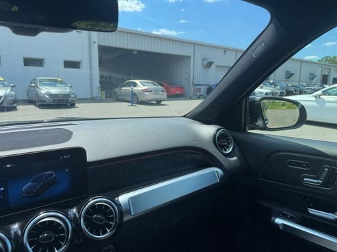 Used 2025 Mercedes-Benz GLB 250 image 38