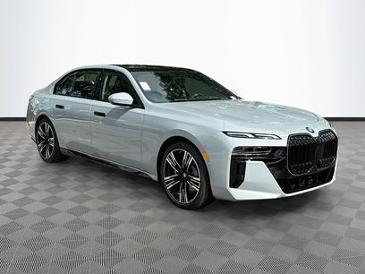 New 2025 BMW 760i xDrive w/ Luxury Rear Seating Package