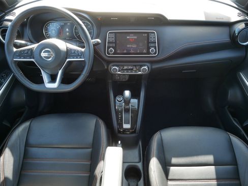 Used 2019 Nissan Kicks SR w/ SR Premium Package FWD image 10
