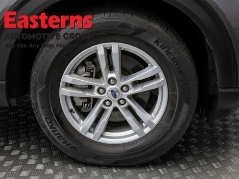 Used 2022 Ford Explorer XLT image 30