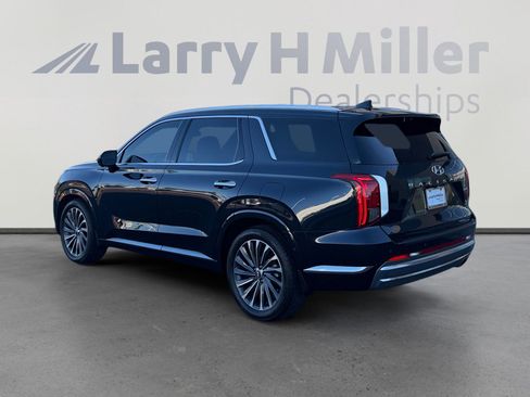 Used 2024 Hyundai Palisade Calligraphy FWD image 3