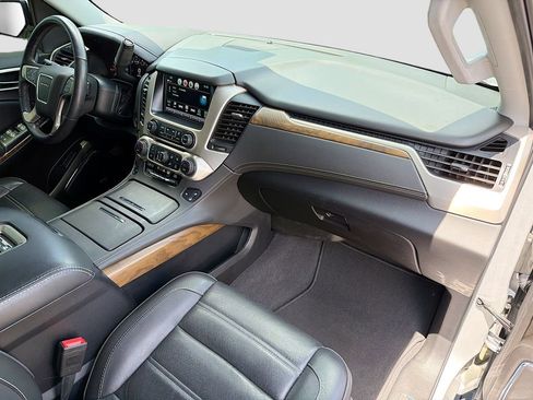 Used 2020 GMC Yukon Denali w/ Denali Premium Package AWD/4WD image 13
