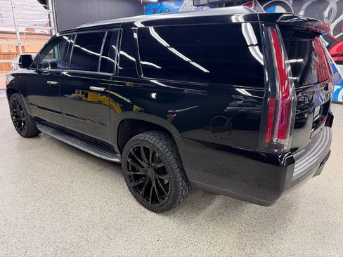 Used 2020 Cadillac Escalade ESV Luxury w/ Escalade Sport Edition AWD/4WD image 3