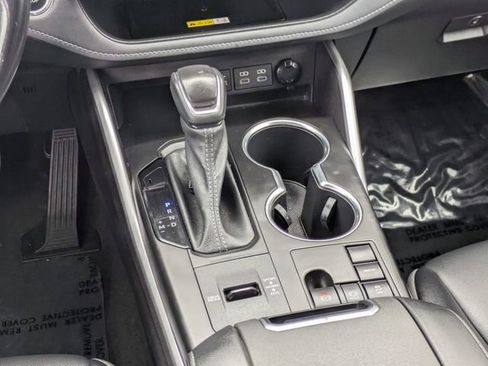 Used 2023 Toyota Highlander XLE image 14