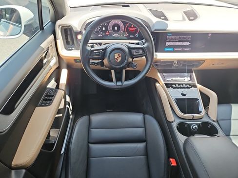 Certified 2024 Porsche Cayenne AWD/4WD image 19
