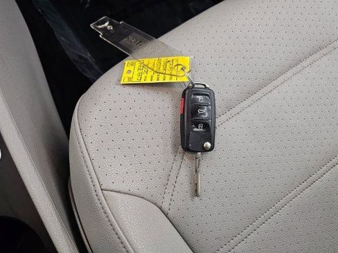 Used 2018 Volkswagen Passat 2.0T R-Line w/ R-Line Lighting Package image 22