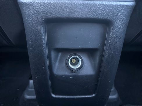 Used 2018 Dodge Journey SE image 22