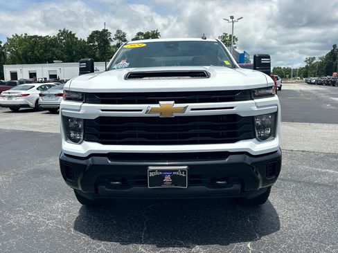 Used 2024 Chevrolet Silverado 2500 Custom w/ Custom Value Package AWD/4WD image 2
