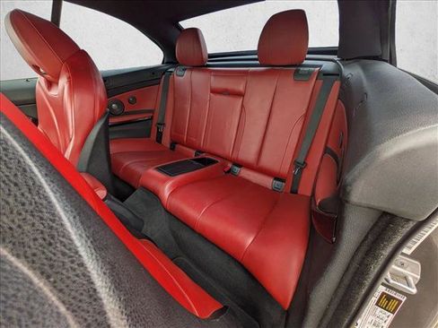 Used 2018 BMW M4 Convertible image 19