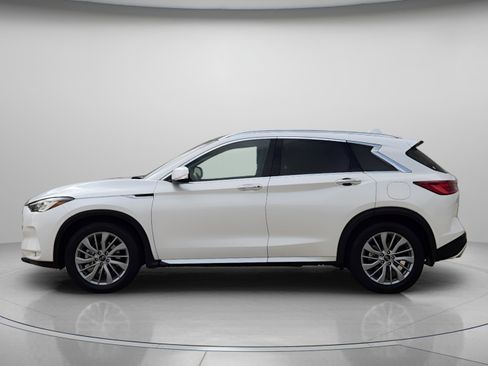 Used 2023 INFINITI QX50 Luxe FWD image 2