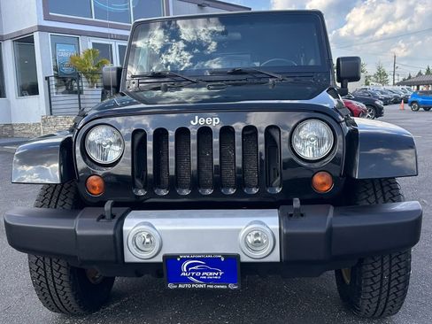 Used 2011 Jeep Wrangler Unlimited Sahara AWD/4WD image 2