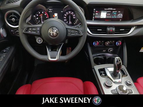 New 2022 Alfa Romeo Stelvio Veloce image 13