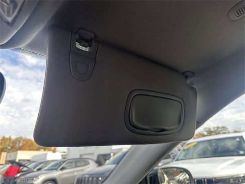 Certified 2022 Jeep Compass Limited image 38