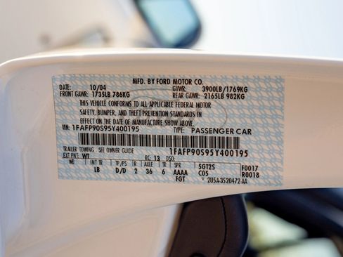 Used 2005 Ford GT RWD image 39
