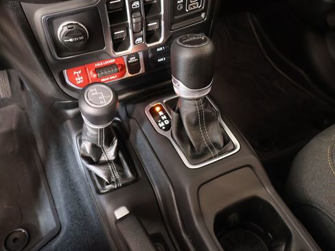 Used 2025 Jeep Gladiator Sport AWD/4WD image 8