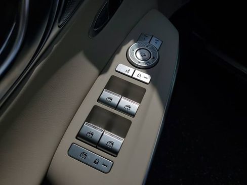 Used 2022 Genesis GV70 2.5T w/ Select Package image 24