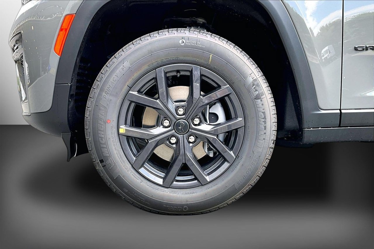 New 2027 Jeep Grand Cherokee Altitude AWD/4WD image 31