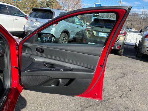 Used 2025 Hyundai Elantra Sport image 32