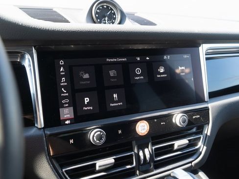 Certified 2025 Porsche Macan image 25