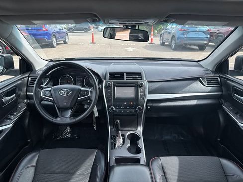 Used 2017 Toyota Camry SE w/ Moonroof Package FWD image 10