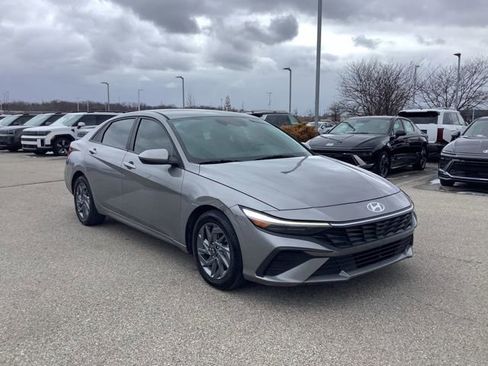 Certified 2024 Hyundai Elantra SEL FWD image 2