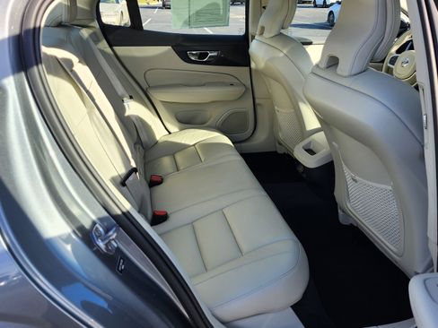 Used 2021 Volvo S60 T5 Momentum image 13