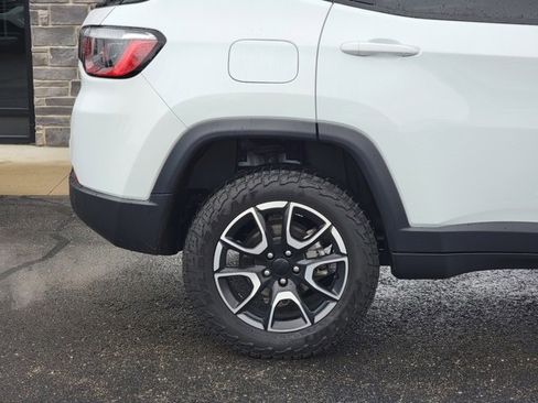 Used 2024 Jeep Compass Trailhawk image 10