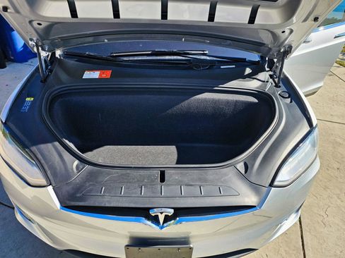 Used 2018 Tesla Model X 100D image 9