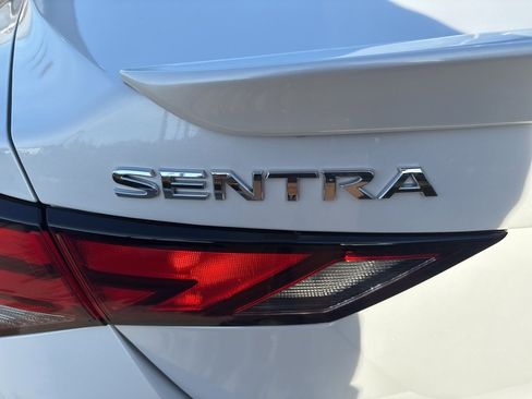 Used 2021 Nissan Sentra SR w/ SR Premium Package image 8