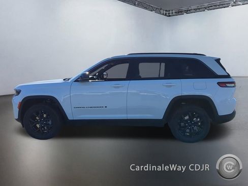 New 2026 Jeep Grand Cherokee Altitude image 5