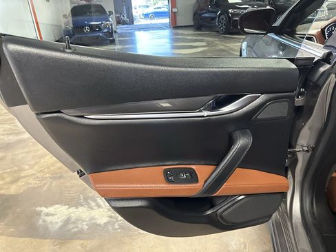 Used 2019 Maserati Ghibli RWD image 27