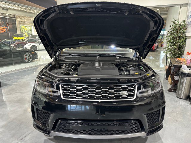 Used 2018 Land Rover Range Rover Sport HSE AWD/4WD image 24