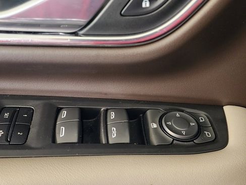 Used 2023 GMC Yukon SLT image 11