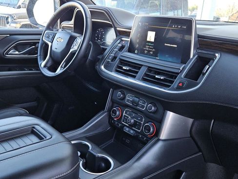 Used 2023 Chevrolet Suburban Premier image 32