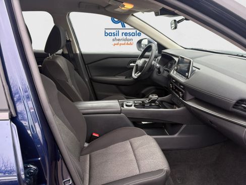 Used 2025 Nissan Rogue SV image 15