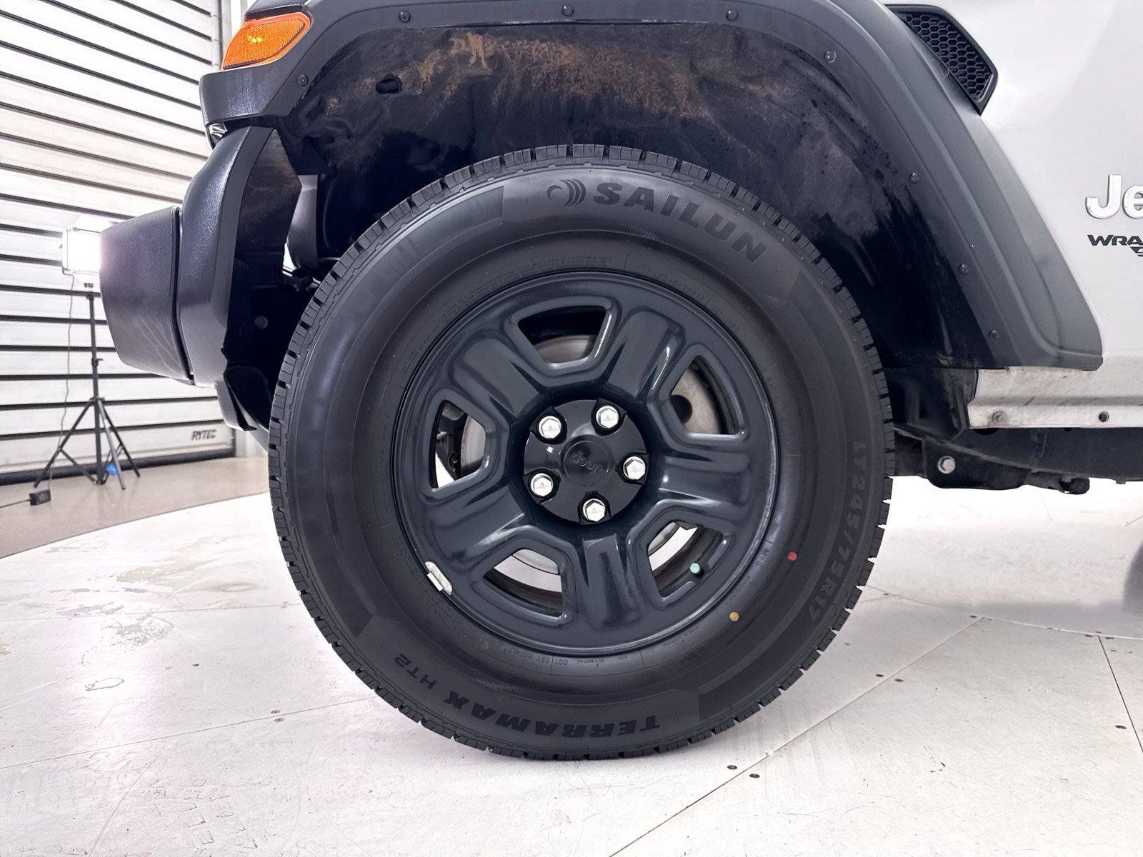 Used 2019 Jeep Wrangler Sport AWD/4WD image 16