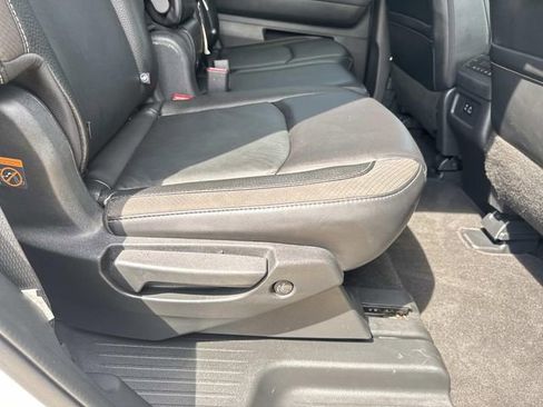 Used 2023 Nissan Pathfinder SL w/ Lighting Package (N92) FWD image 19