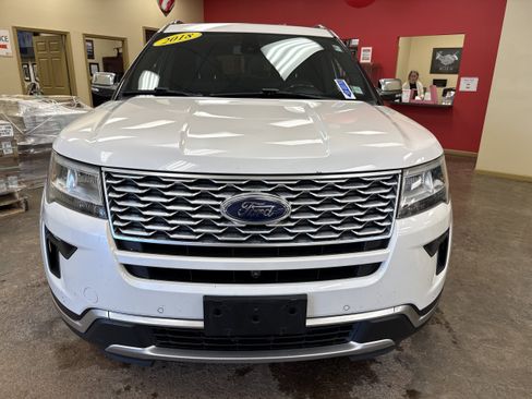 Used 2018 Ford Explorer Platinum AWD/4WD image 2